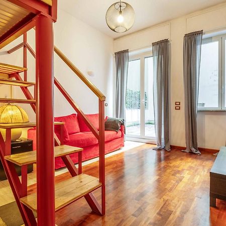One Bedroom Apartment With Terrace Near Duomo Mediolan Zewnętrze zdjęcie