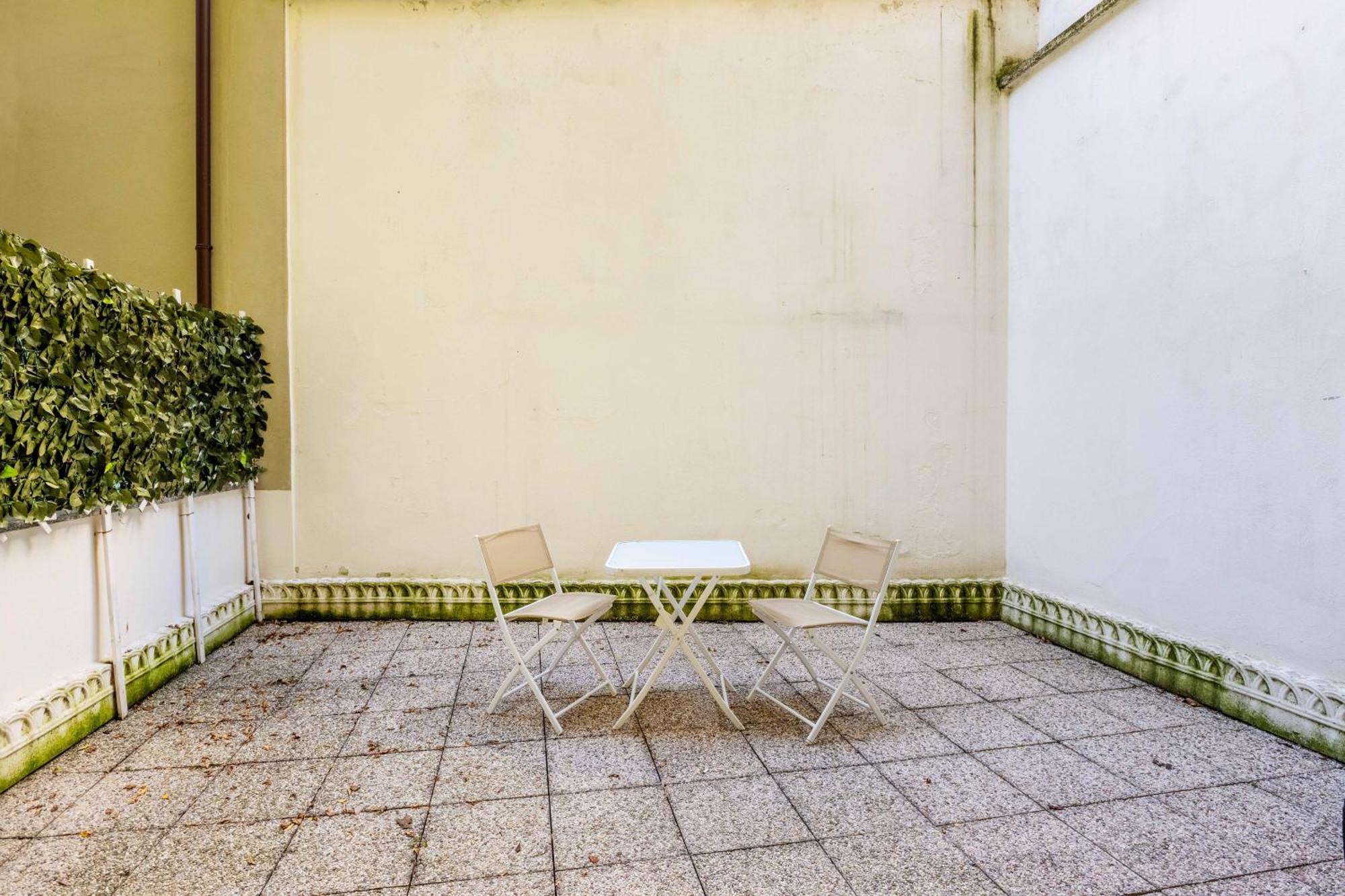 One Bedroom Apartment With Terrace Near Duomo Mediolan Zewnętrze zdjęcie