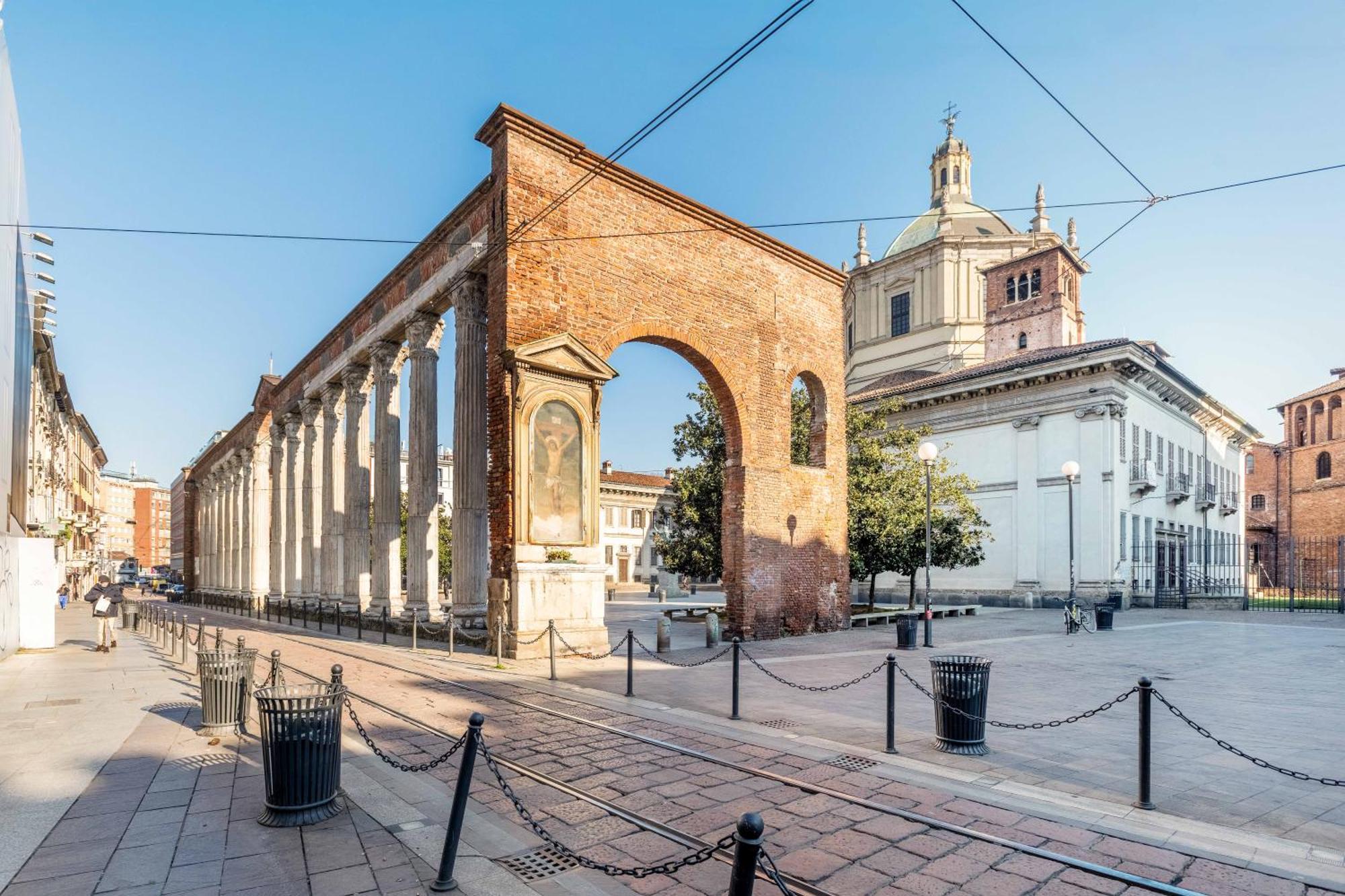 One Bedroom Apartment With Terrace Near Duomo Mediolan Zewnętrze zdjęcie