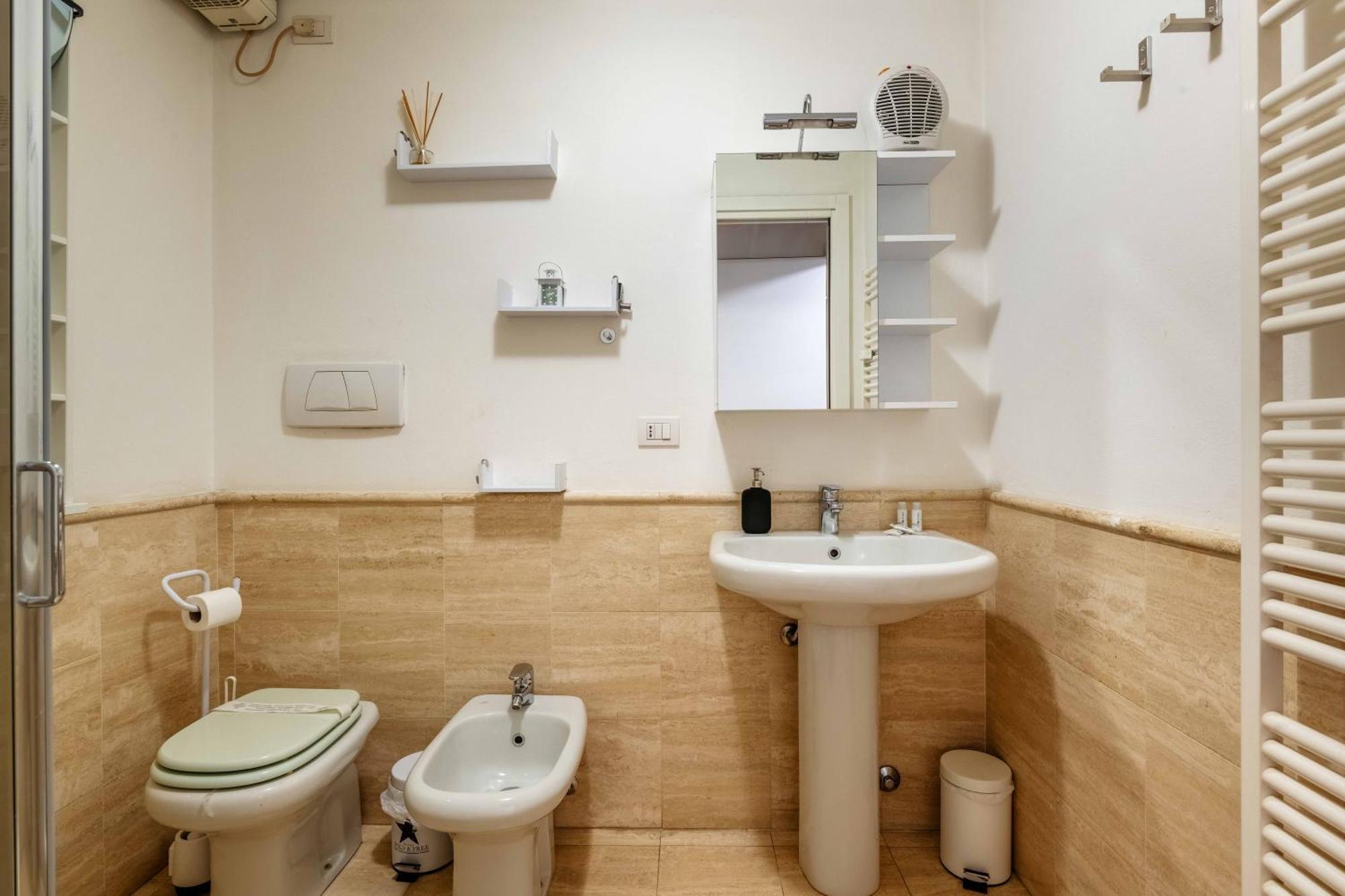 One Bedroom Apartment With Terrace Near Duomo Mediolan Zewnętrze zdjęcie